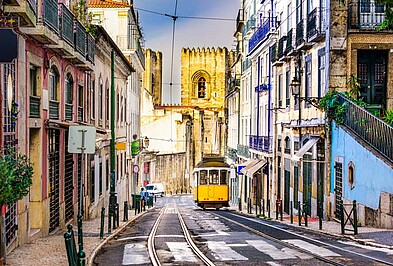 Vasco da Gama Tram Lissabon Häuser Portugal