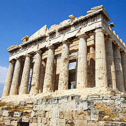 Frontalansicht der Akropolis in Athen in Griechenland