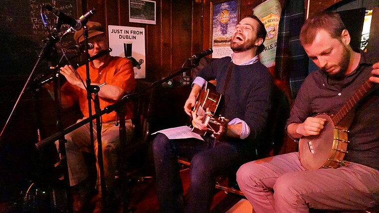 Irische Musiker in einem Pub in Dublin in Irland