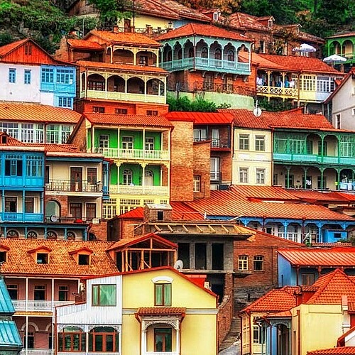 Stadt Tbilissi Tiflis mit bunten Häusern in Georgien.