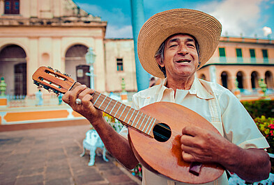 Rumba Libre Mann Gitarre Kuba.
