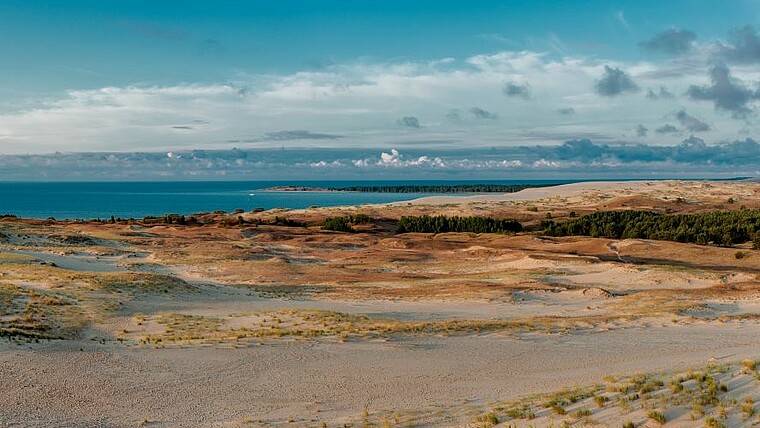 Sand und Meer an der Kurischen Nehrung in Litauen im Baltikum