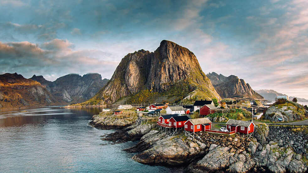 Oslo-Nordkap Fischerdorf Lofoten Sonnenuntergang Norwegen.