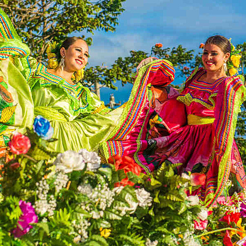 2 Frauen mit traditioneller Trach in Nicaragua