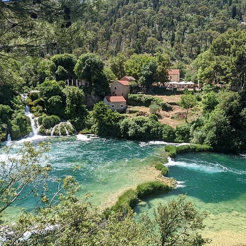 See und Wasserläufe im Krka Nationalpark in Kroatien