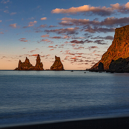 vik island felsnadeln strand sonnenafgang