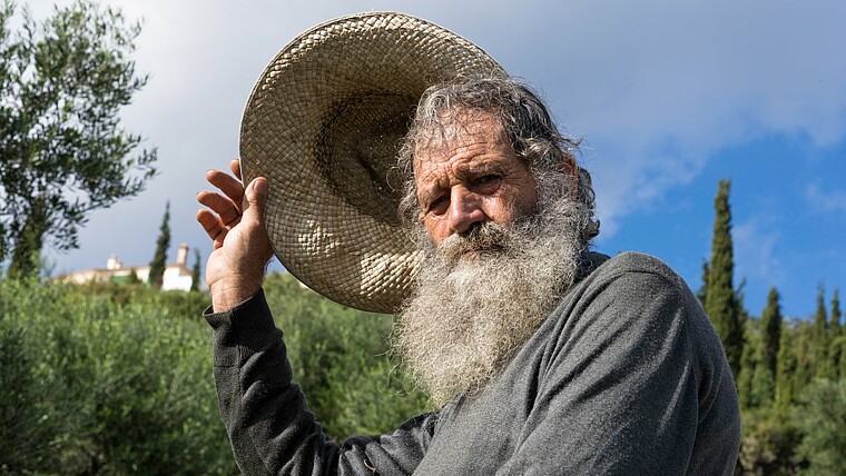 Mann mit Hut und Bart in Griechenland