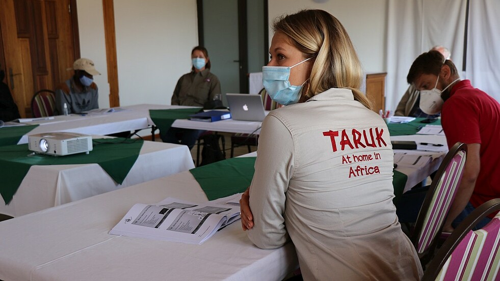 Frau mit Maske bei einer Schulung in Namibia