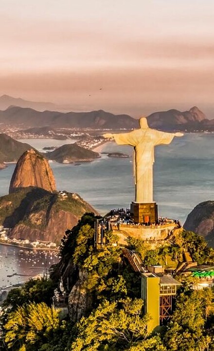 Blick auf Cristo Redentor Statue über Rio de Janeiro in Brasilien