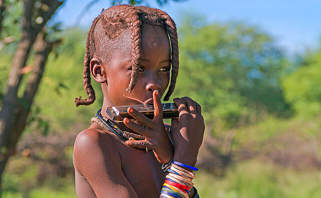 12 - Himba-Kultur und Felsgravuren der San