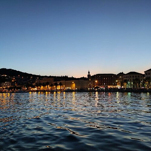 Uferpromenade in Split nach Sonnenuntergang