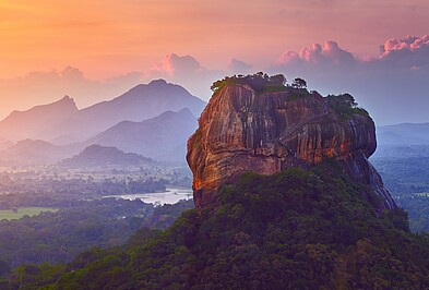 Sonnenaufgang am Löwenfelsen Sigiriya in Sri Lanka