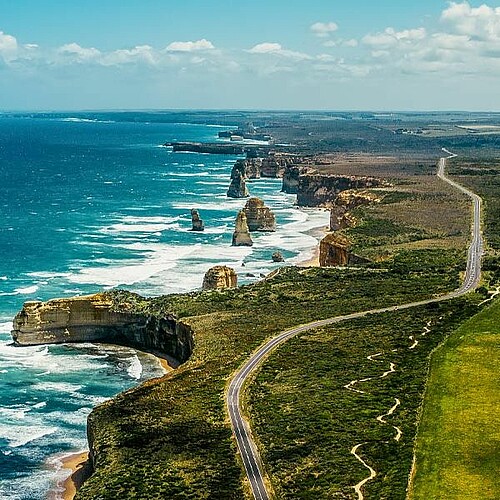 Great Ocean Road Panorama Küste Ozean mit bizarren Felsen in Australien.