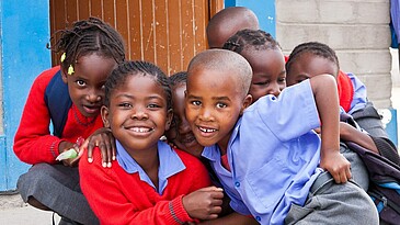 Lachende Kinder in der Ombili Stiftung in Namibia