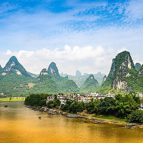 Li Fluss und Felsen bei Guilin in China