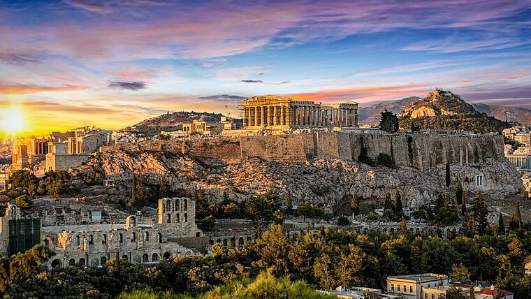 Sonnenuntergang in Athen mit der Akropolis in Griechenland