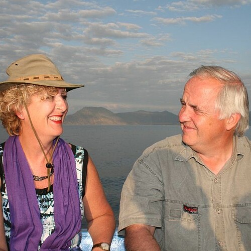 Ehepaar vor Malawi See in Afrika