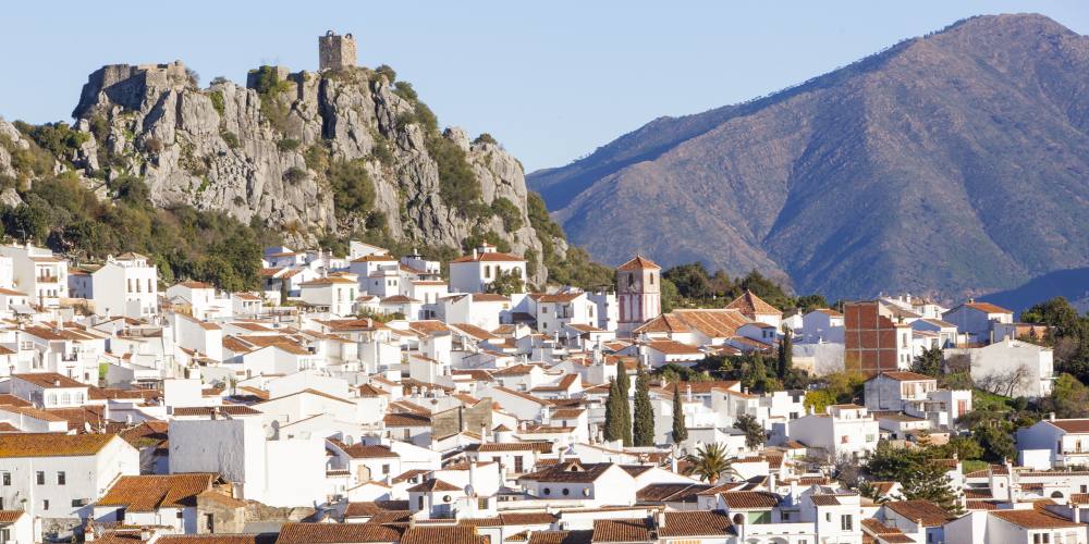 Das Weiße Dorf Guacin in Andalusien Spanien