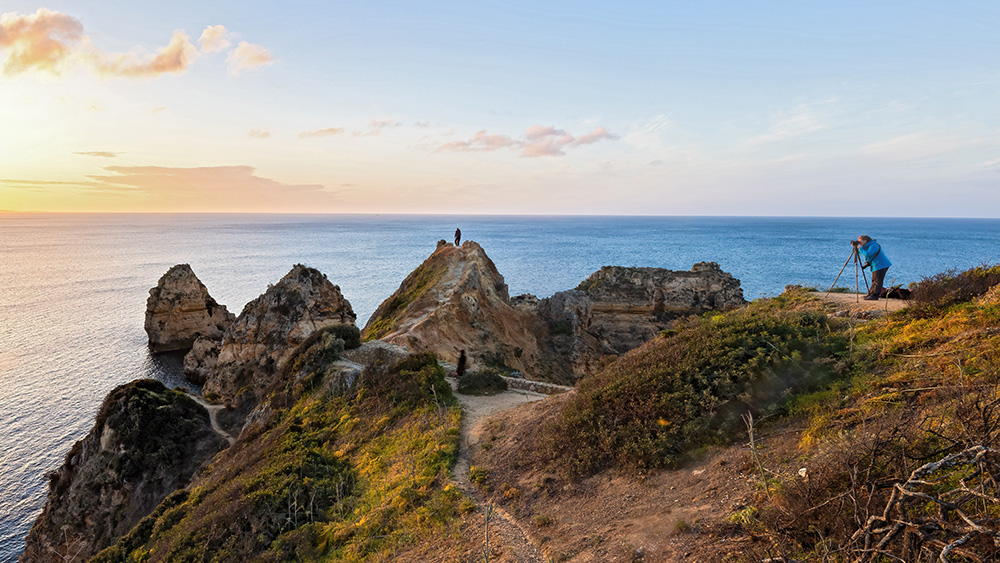  Doris fotografiert in der Algarve Portugal den Sonnenaufgang