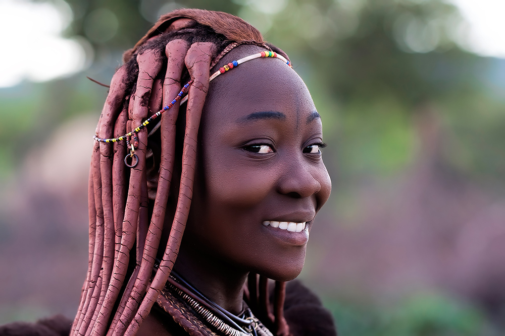 Lächelnde Himba Portrait