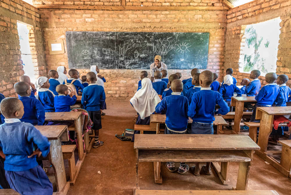 Klassenzimmer während Unterricht in Tansania