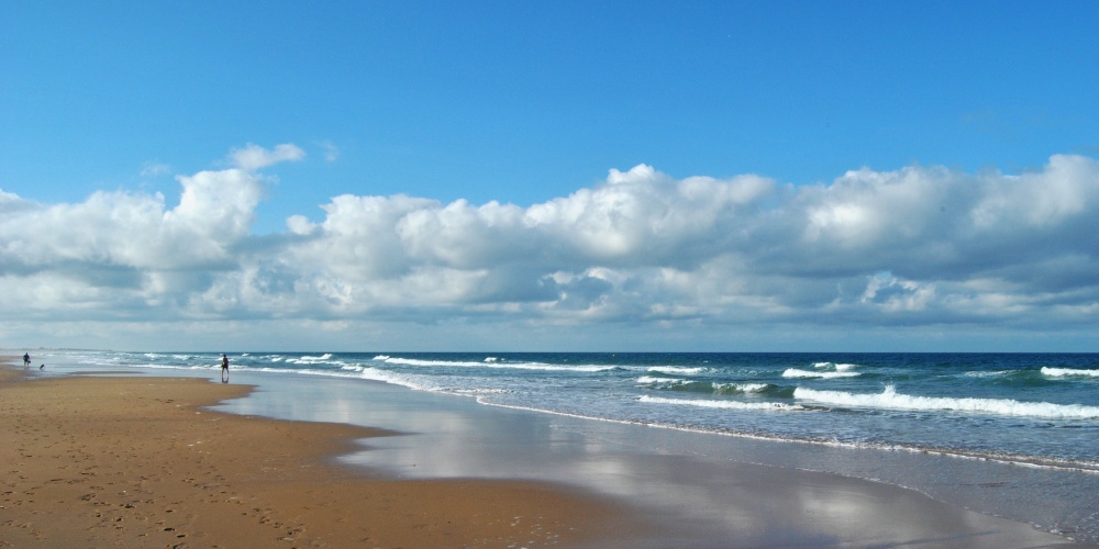 Strand und Meer bei Conil am Kap Trafalgar in Andalusien Spanien