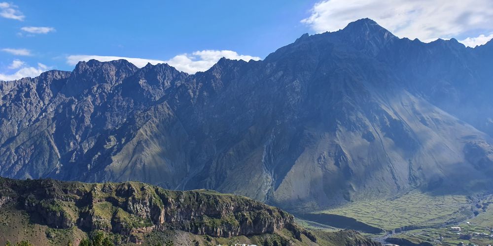 Gebirgszug großer Kaukasus in Georgien