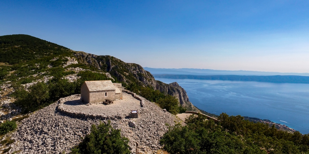 Biokovo Naturpark mit Blick über Adriaküste in Kroatien