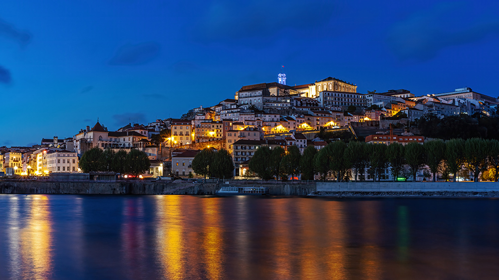 Coimbra Nachtaufnahme Blaue Stunde Portugal