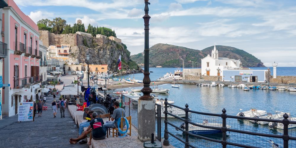 Hafen von Lipari auf den aeolischen Inseln