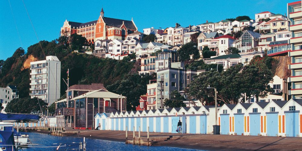 Blick auf den Mount Victoria von der Waterfront in Wellington, Neuseeland