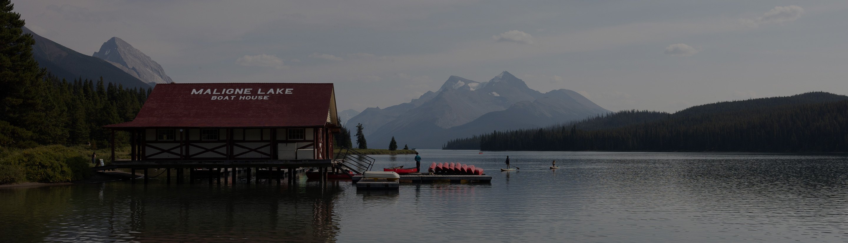 Lake Maligne Boathouse und See im Jasper Nationalpark in Alberta, Kanada