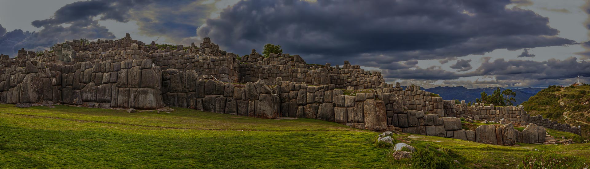 Walls of Sacsayhuaman Fortress in Cusco Peru Reise