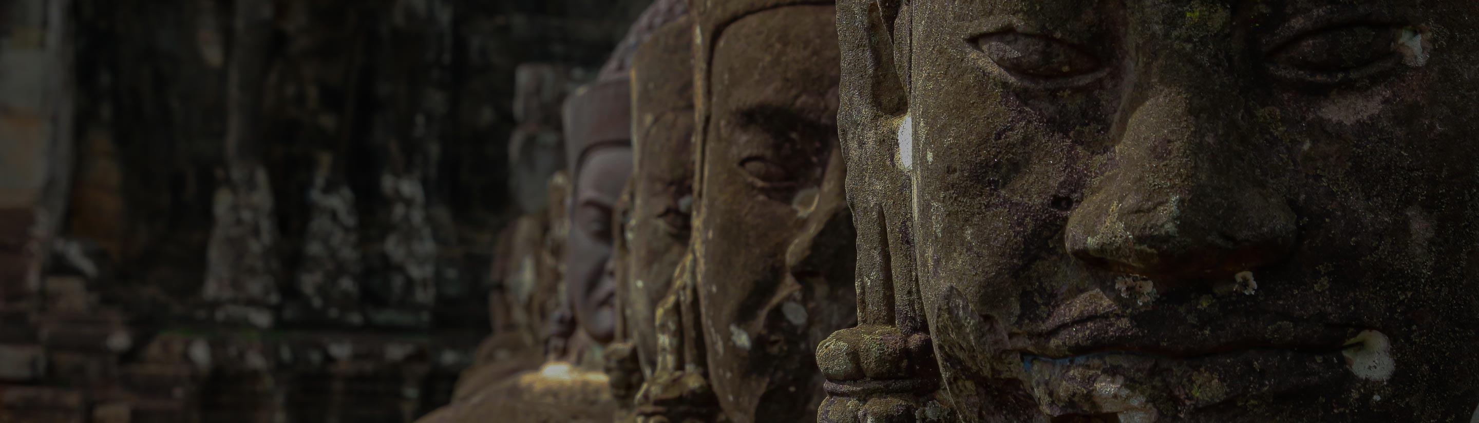 Steinköpfe in Angkor Wat bei Siem Reap in Kambodscha