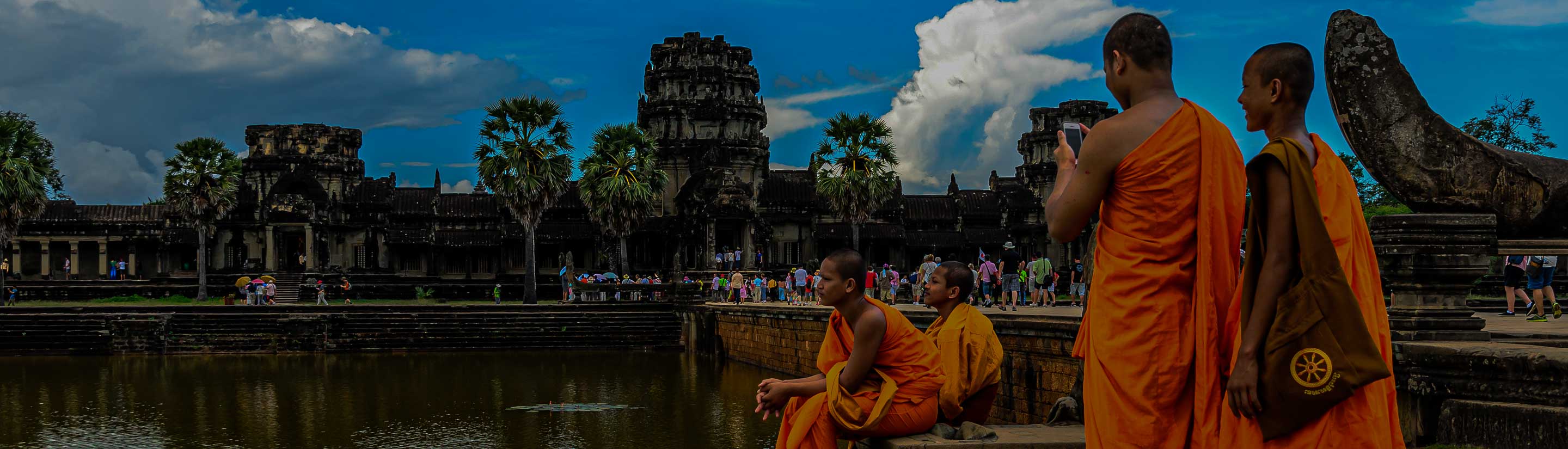 Buddhistische Mönche am Angkor Wat in Kambodscha