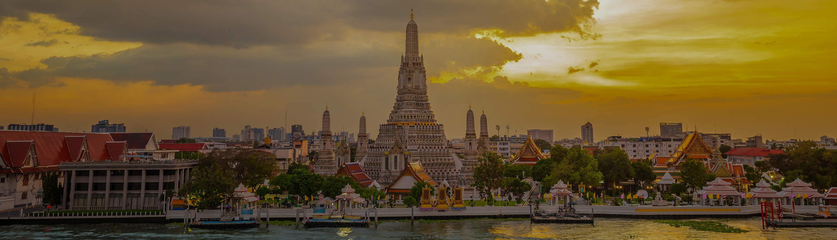 Blick auf den Tempel Wat Arun in Bangkok