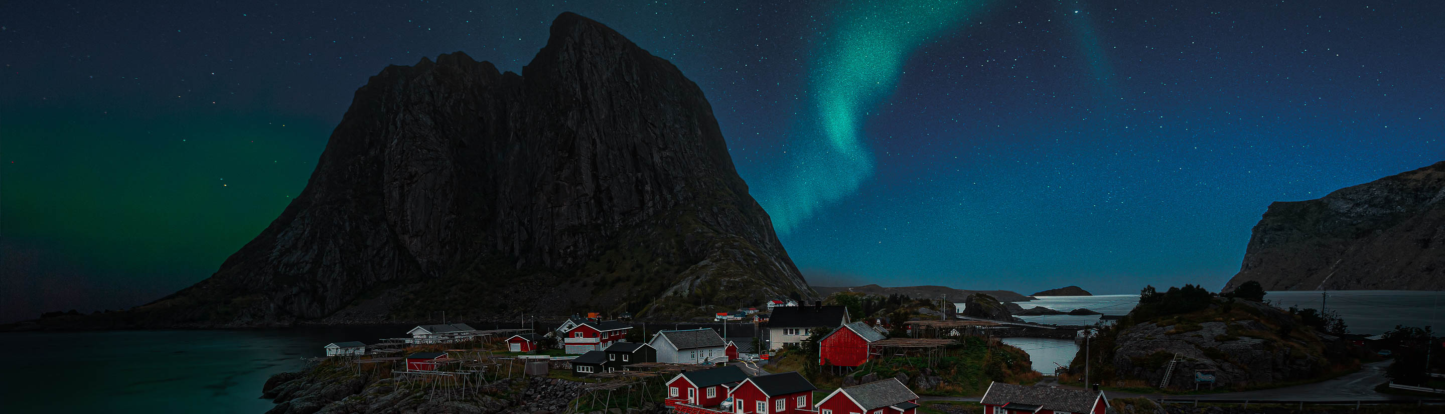 Norwegen Lofoten Berge Wasser Nordlicht